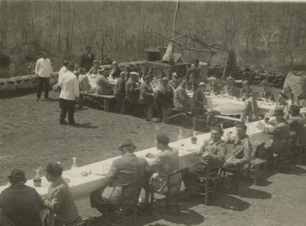 Lunch at the foot of Etna.