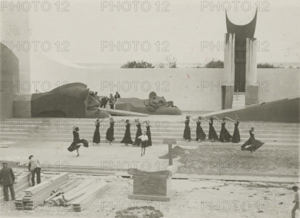 Rehearsals for a classical performance at the Greek Theatre of Syracuse. 
	
		1924