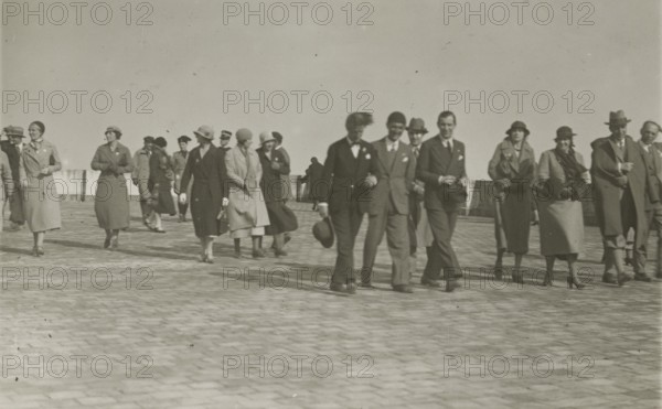 Walk along a seafront. 
	
		1924