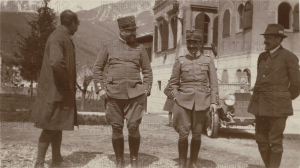 Members of the Touring Club Italiano with two officers of the First Army during the excursion to Venezia Tridentina in 1919.