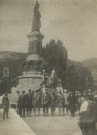 Members of the Touring Club Italiano  in front of the monument to Dante Alighieri in Trento. 
	
		1908