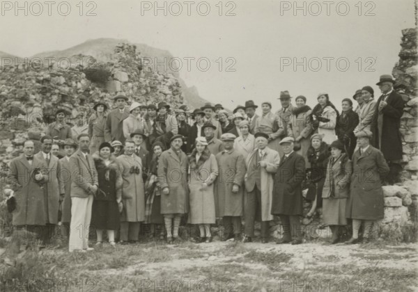 Group portrait in Taormina?. 
	
		1924