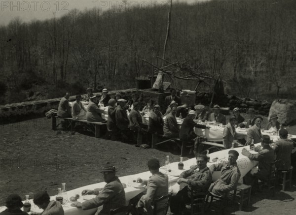 Lunch on the hillside of Etna. 
	
		1924