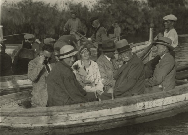 By boat along the Ciane. 
	
		1924