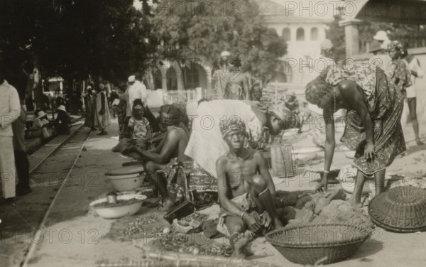 Scenes de marché à Grand Bassam. 1920-1950