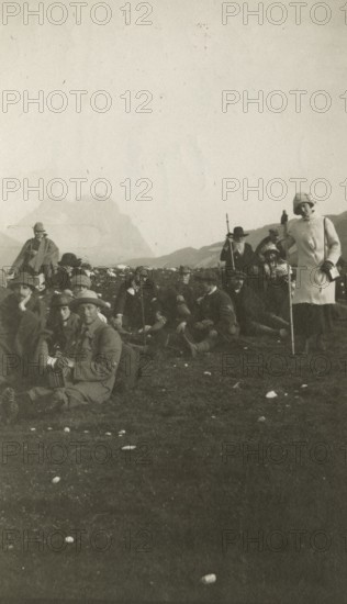 Stop during the climb to Gran Sasso. 1913