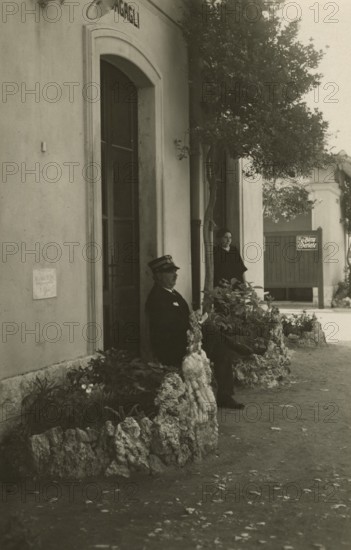 Cividate Malegno Station: the flowerbeds at the entrance to the building. 1928-1930