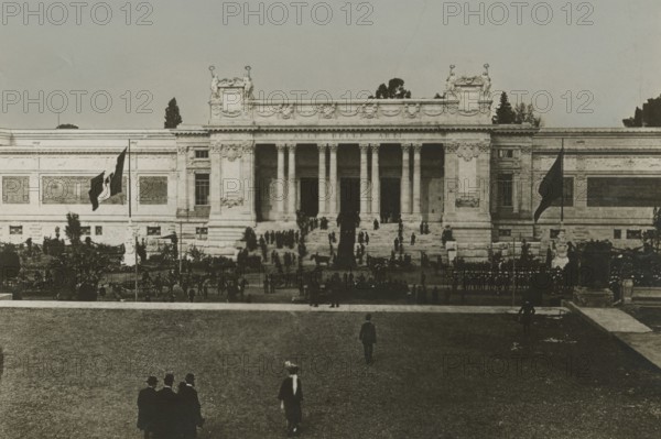 Mario Tedeschi during a Touring Club excursion. ca. 1915