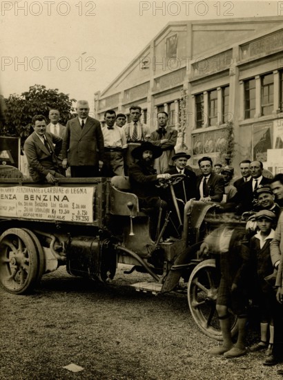 A charcoal-powered truck was presented at the 2nd International Carbon Fuel Congress organized by the TCI in Milan.