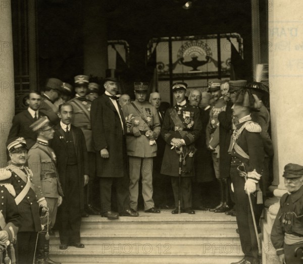 Dignitaries visiting the Touring Club Italiano headquarters on Corso Italia in Milan; Luigi Vittorio Bertarelli can be seen on the right.