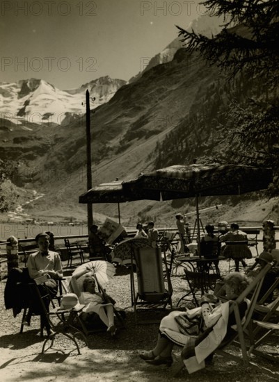 Holidaymakers at the Grand Hotel Solda