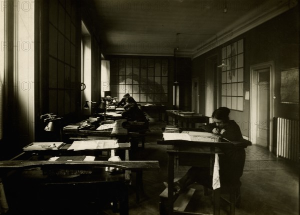 The first cartographic laboratory of the Italian Touring Club