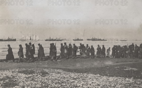Serbian troops board Italian ships off the Albanian coast.