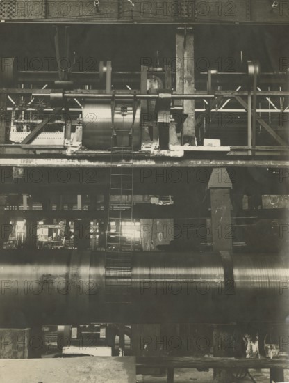 Processing of a large-caliber cannon at the Vickers Terni factories.