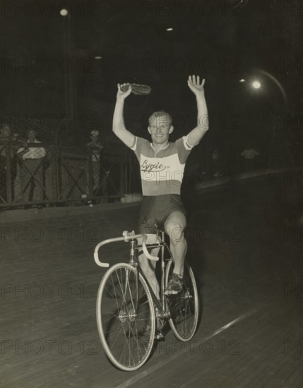 Leandro Faggin sets the world record for the 5km pursuit at the Vigorelli velodrome.