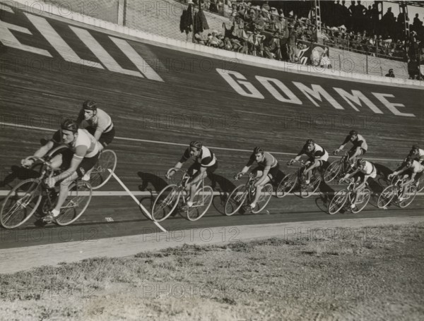 Cycling meeting at the Vigorelli velodrome.