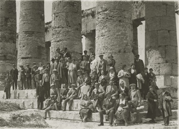 The group of participants in Segesta.