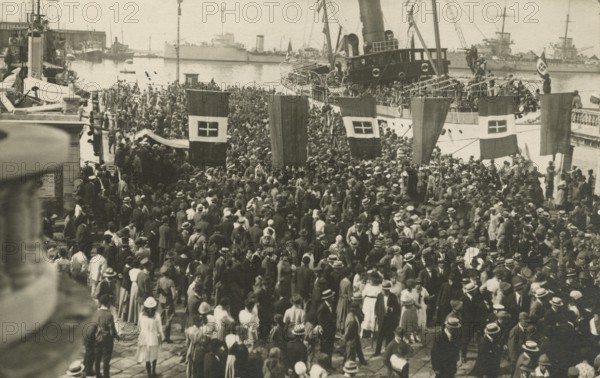 Arrival of Touring Club Italiano Members  in Fiume. 
	
		1920