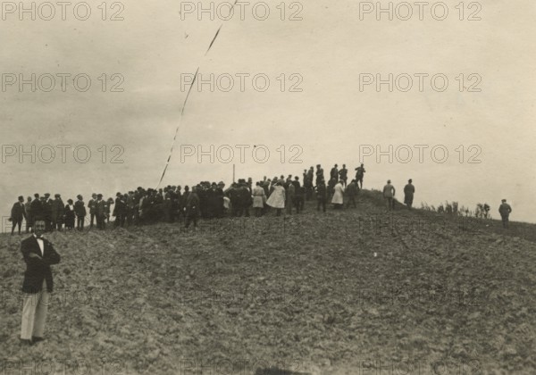 Members of the Touring Club Italiano  in Abruzzo. 
	
		1922