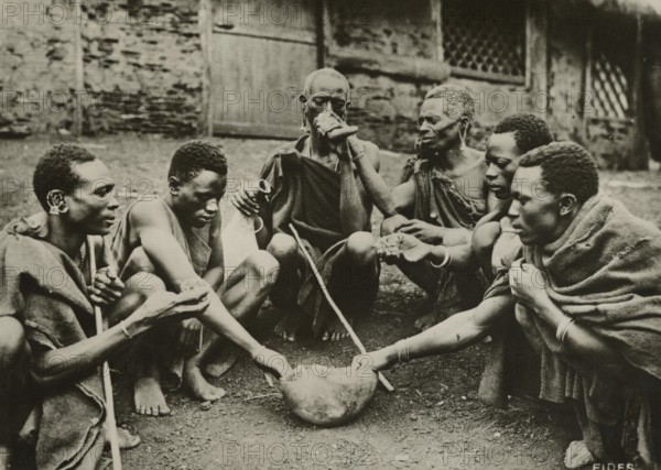 An indigenous repas in Kenya (Nyeri). 
	
		1920-1950