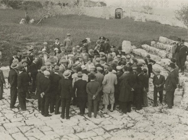 Visit to the Syracuse amphitheater. 
	
		1924