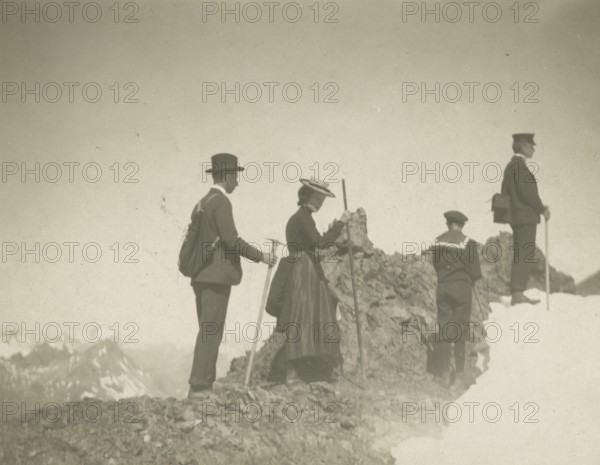 The Bertarellis on the crest of Piz Surlej in 1902. 1902