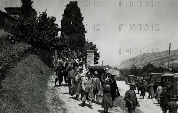 Visit to Alfredo Oriani's house in Cardello. 1931