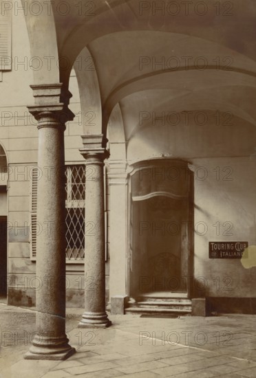 The main hall of the Touring Club headquarters on Via Monte Napoleone. 1904-1914