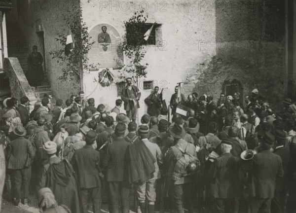 Luigi Vittorio Bertarelli in the trenches of Monte Grappa. 1918