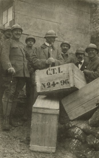 Touring Club gifts to fighters at the front. 1918