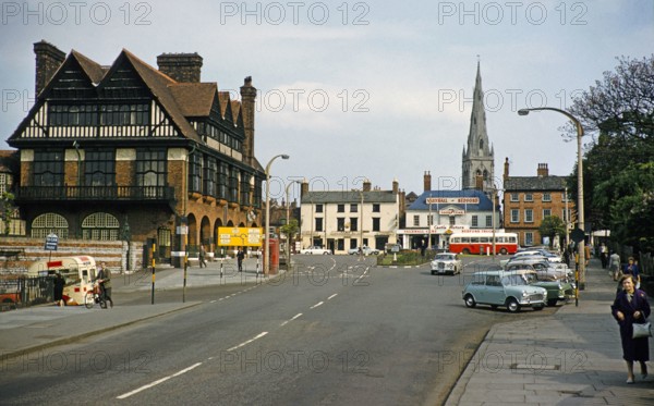 Ossington Coffee Palace building on the left, built 1882 as a temperance hotel, Beastmarket Hill or Beast Market Hill, Newark-on-Trent, Nottinghamshire, England, UK early 1960s.