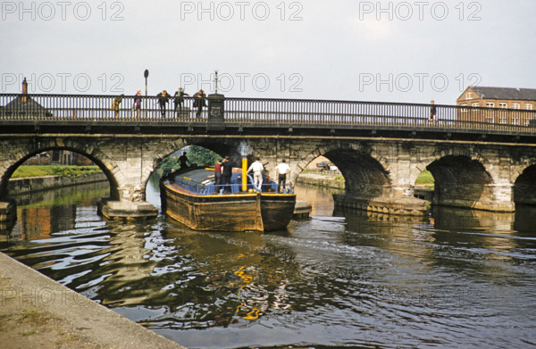 Steam powered barge passing under Trent Bridge of the River Trent, Newark-on-Trent, Nottinghamshire, England, UK early 1960s.
