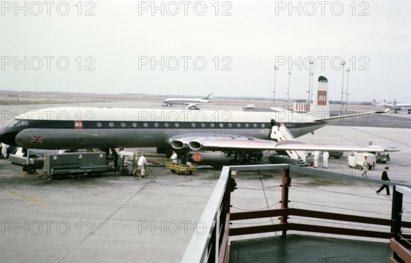 BEA British European Airways plane G-APMC, De Havilland D.H. 106 Comet 4B aircraft, 1964.