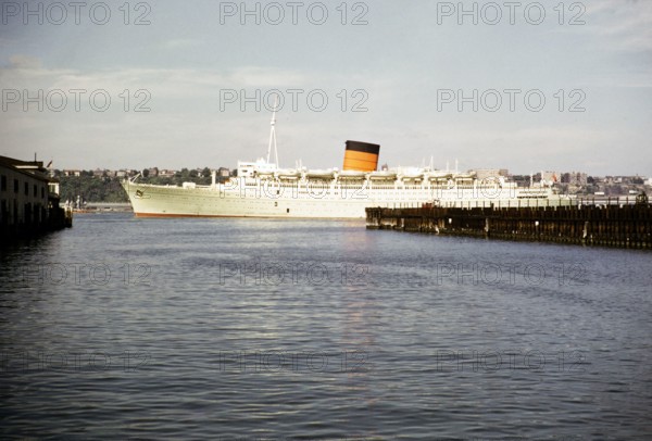 RMS Caronia ocean liner Cunard Line ship, East River, Manhattan, New York, NY State, USA, c 1954.