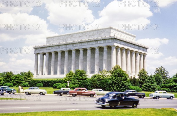 Lincoln memorial monument building, Washington DC, USA c 1953.