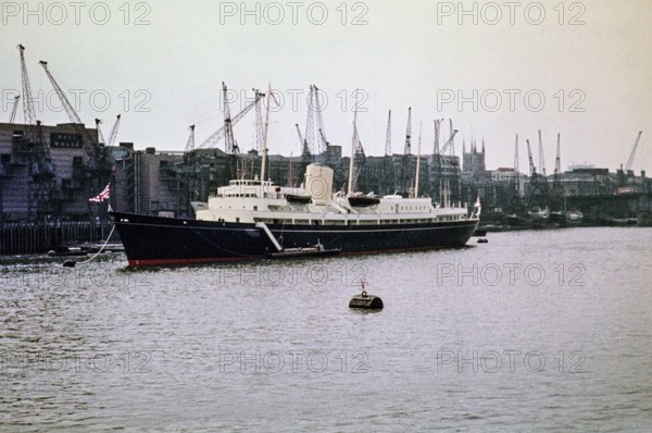 HMY Britannia, Royal Yacht Britannia, Hays Wharf, River Thames, London, England, UK 1960.
