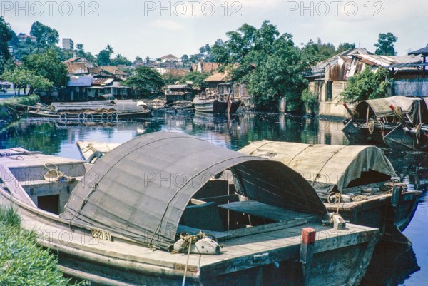 Port activity, sampan boats on the Singapore River, Singapore, southeast Asia c 1963.