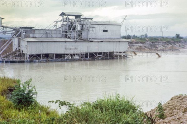 Tanjung Tualang Dredge No.5 (TT5) tin mining dredger built in England in 1938 by F.W.Payne & Son, Batu Gajah, Perak, Malaya, Malaysia, south east Asia 1965.