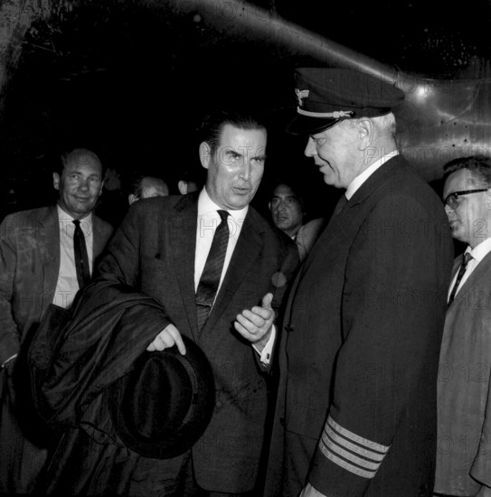 Laos conference in Geneva 1962: Gerhard Schroder's arrival at the airport