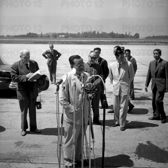 Laos conference in Geneva 1962: Prinz Tiao Souvanna Phouma's arrival at the aiport