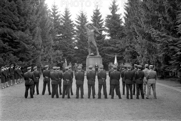 Final test and swearing-in ceremony of policeman, Lucerne 1966