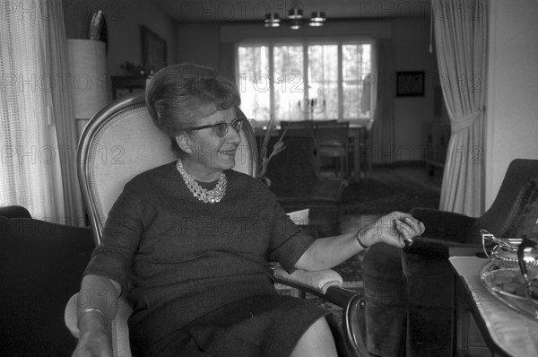 Anny Spuhler, wife of Federal Councillor Willy Spuhler, 1968