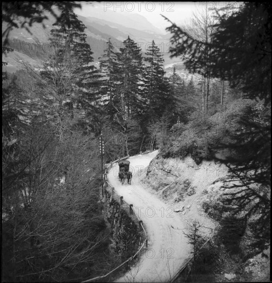 Post horse-drawn carriage Ilanz-Obersaxen 1946