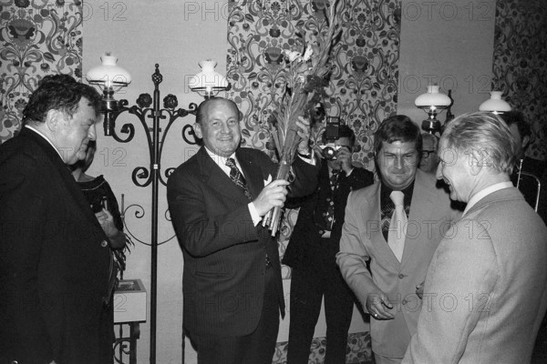 Wienerwald hotel manager Friedrich Jahn celebrating his naturalization with Franz Josef Strauss, Feusisberg 1977