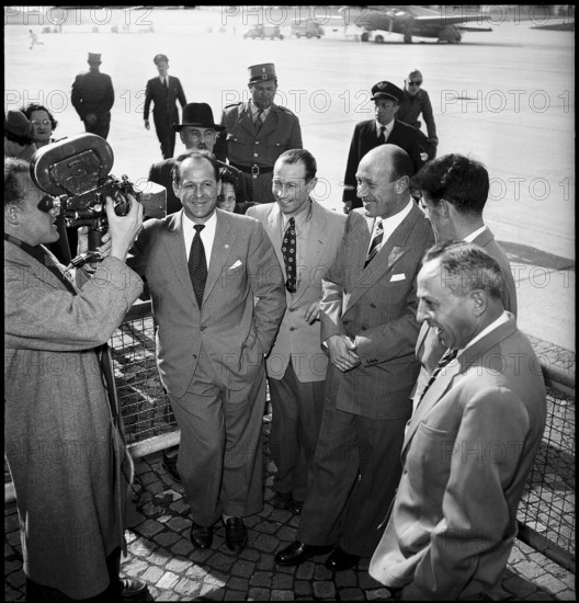 Departure of the Swiss Mount Everest expedition 1952, Geneva International Airport