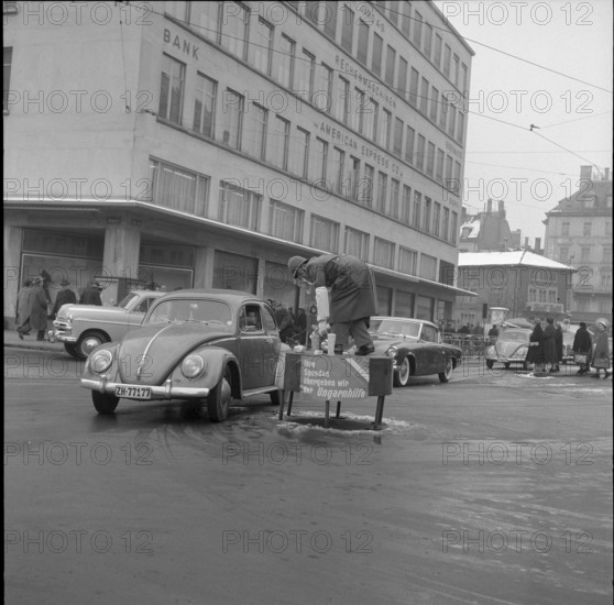 Driver give presents to traffic policeman in Zurich 1956