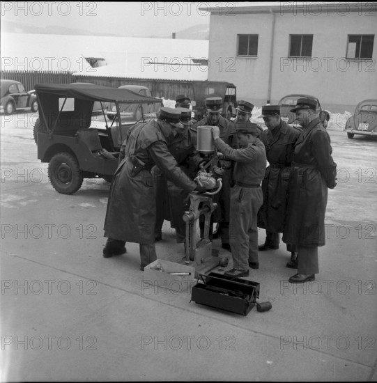 Metropolitan police Berne 1957: Grenadier training