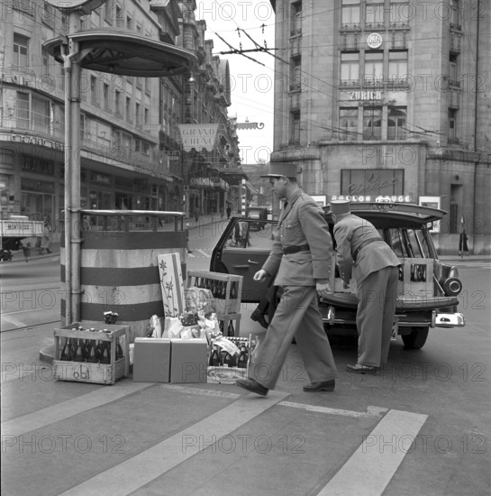 Traffic policemen with gifts in Lausanne 1957