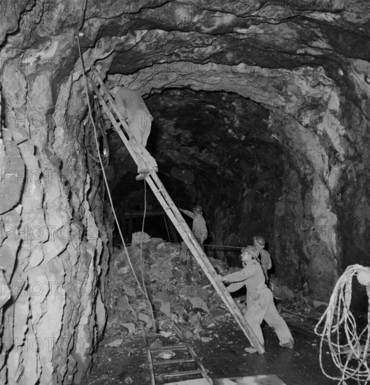 Widening, Schiefernogg tunnel under construction 1950