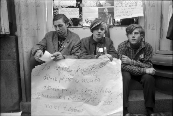 Prague 1968 after the invasion of the Warsaw Pact troops: young men resist
